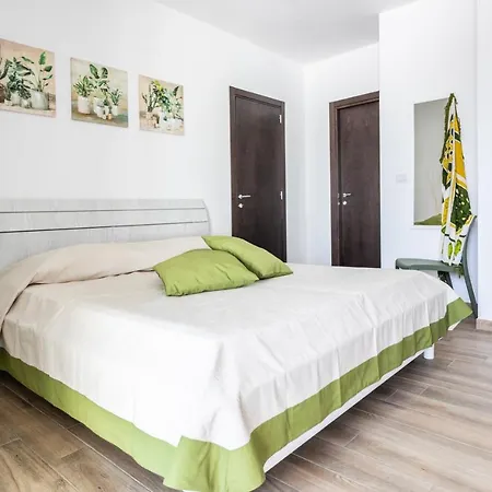 Simonetta A Mancaversa 9pax- Apulia Марина-ди-Манкаверса