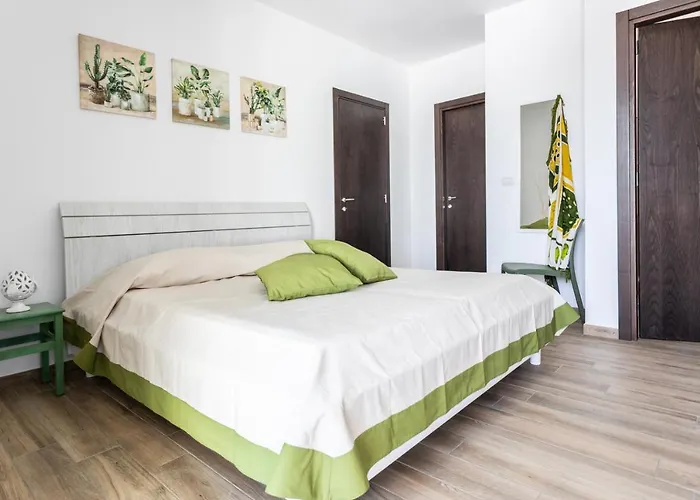 Simonetta A Mancaversa 9pax- Apulia マリーナ・ディ・マンカヴェルサ